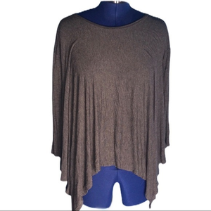 Jella C. S grey scoop neck 3/4 length sleeve shark‎ bite hem flowing knit top